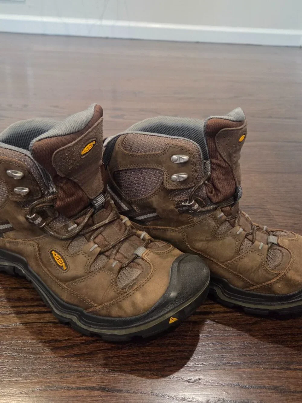 KEEN Durand Mid WP Men's Size 11 Waterproof Hiking Boots Brown
